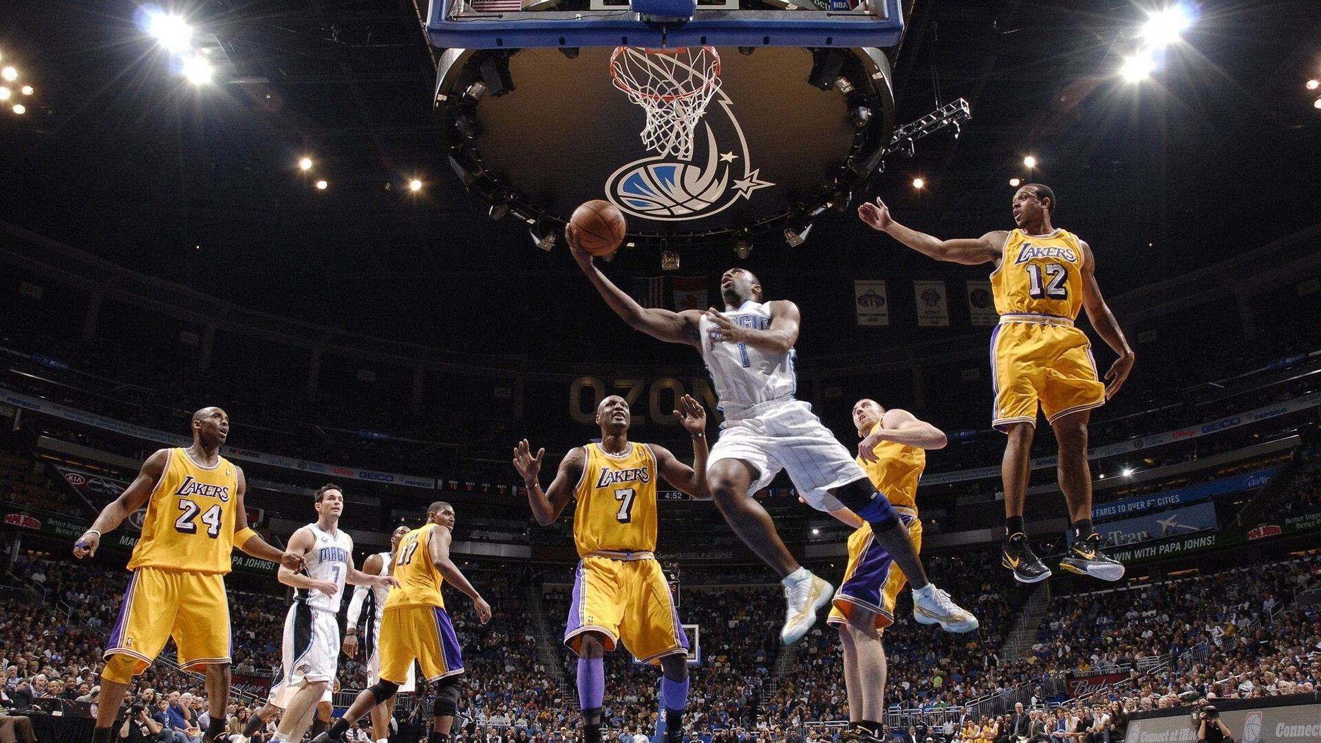 “冰雪奇缘：北极圈极寒赛段的激烈战斗”，冰雪奇缘和北极狐