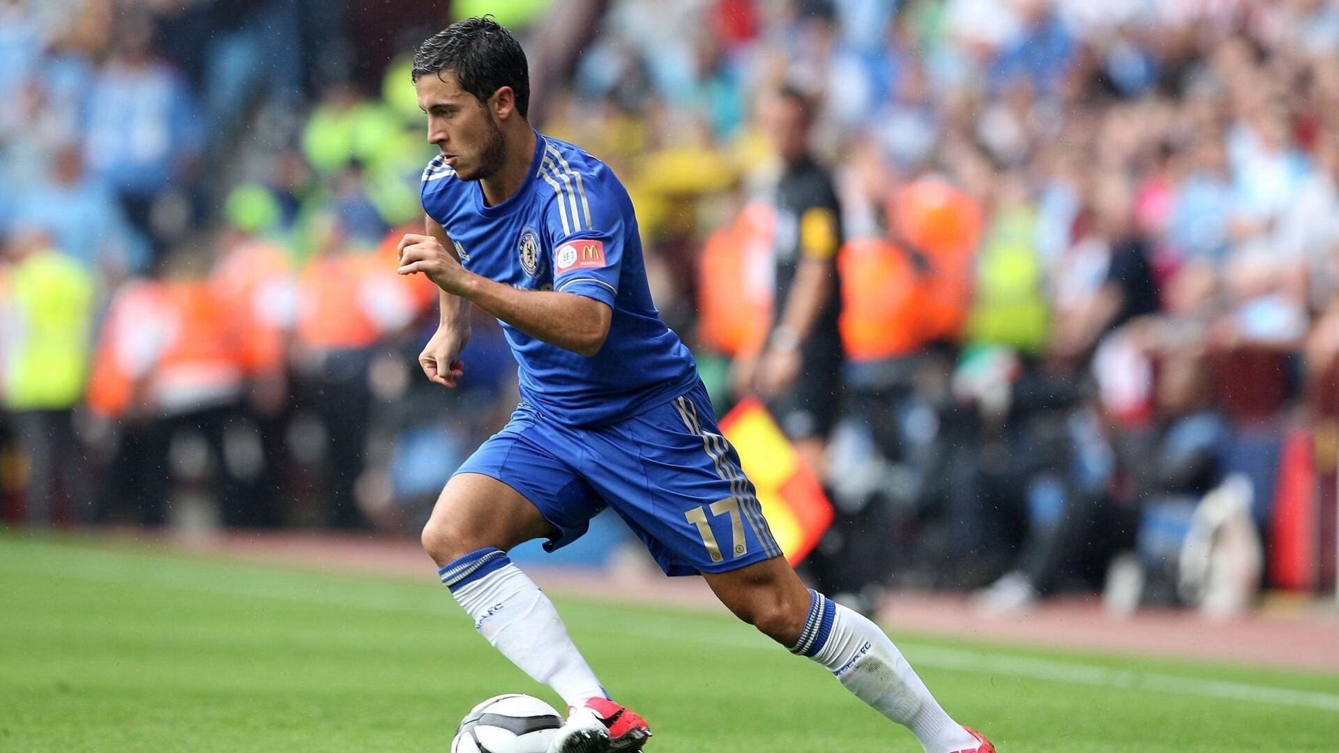 全球球迷翘首以盼,期待高水平足球赛事,足球高水平运动员什么意思